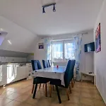Alexandra Apartment *