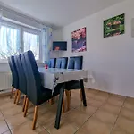 Alexandra Apartment *